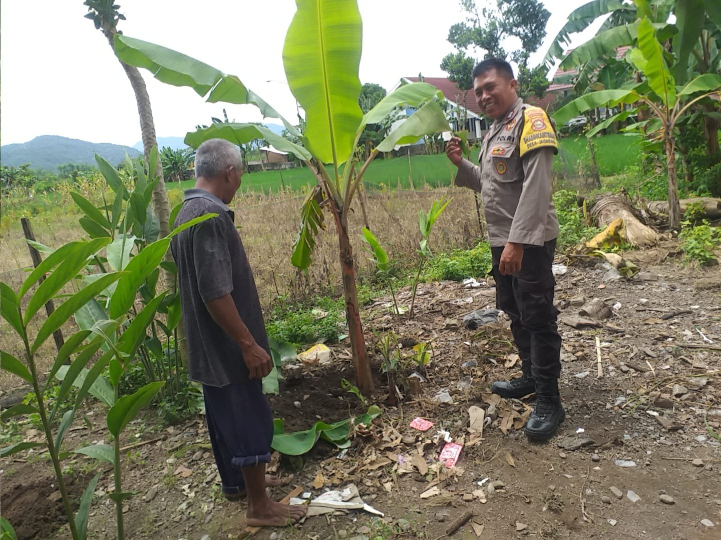 Sosialisasi Ketahanan Pangan, Bhabinkamtibmas Desa Jagaraga Rangkul Petani Lokal