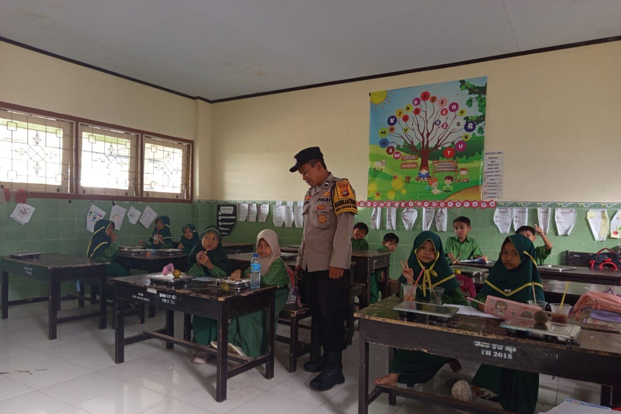 Program Makan Bergizi Gratis Berjalan Kondusif di Kecamatan Gerung