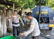 Aksi Sosial Bhabinkamtibmas Polsek Woha dan Satsamapta Polres Bima Salurkan 5000 Liter Air Bersih di Desa Kalampa