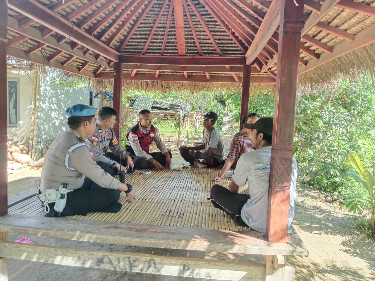 Polisi Gandeng Warga Sekotong Wujudkan Lingkungan Aman