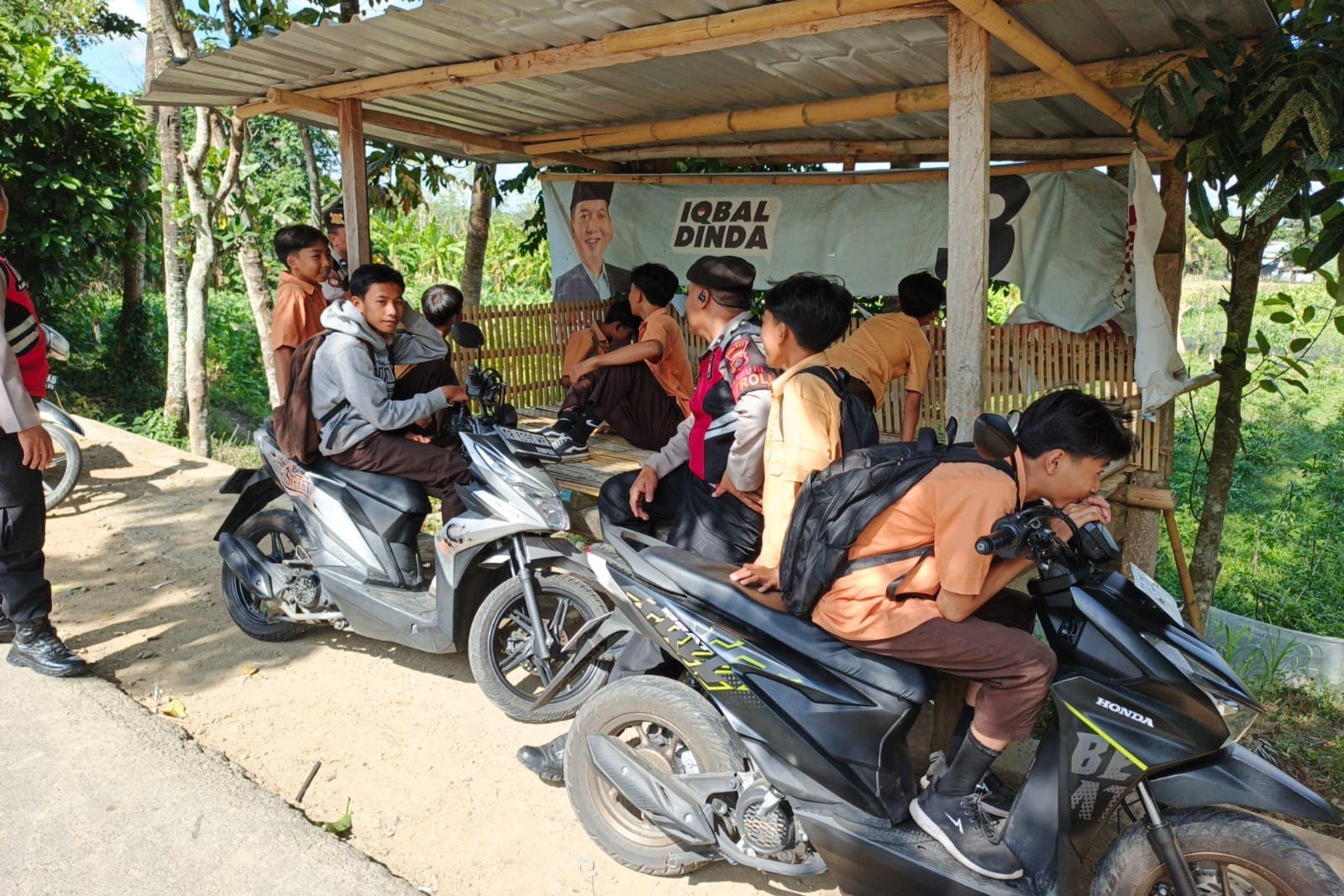 Jaga Kamtibmas, Samapta Polres Lobar Sosialisasikan KEMOS 110 di Kecamatan Gerung
