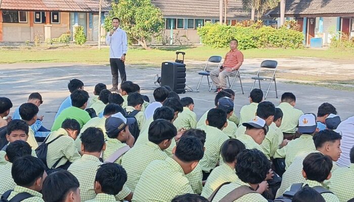 Polsek Labuapi Gandeng Sekolah Tekan Kenakalan Remaja di Desa Karang Bongkot