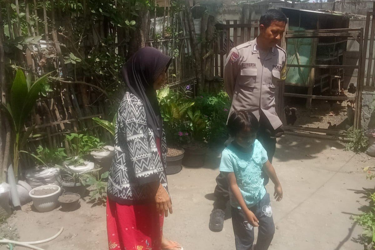 Kunjungan Humanis Bhabinkamtibmas, Ajak Warga Manfaatkan Lahan Pekarangan untuk Ketahanan Pangan