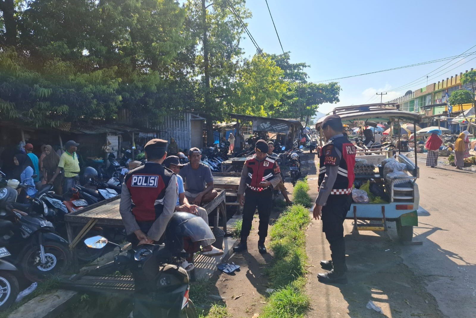 Inovasi KEMOS 110 Disosialisasikan Sat Samapta Polres Lobar di Desa Gerung Selatan