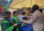 Polres Malang Kota Bagikan Ribuan Helm Kepada Pengemudi Ojol