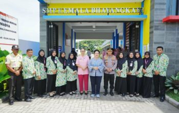 Kapolri Singgung Wujudkan Generasi Emas Usai Tinjau SMP Kemala Bhayangkari Karanganyar