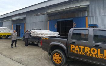 Jamin Pasar Petani, Polsek Gerung Dampingi Penjualan 11 Ton Jagung ke BULOG