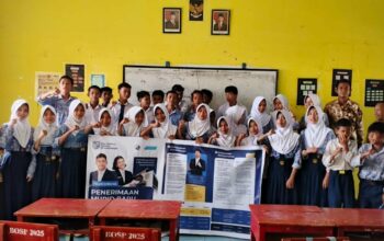 Polsubsektor Daru Sosialisasikan Sistem Penerimaan Siswa Baru SMA Kemala Bhayangkara di SMPN 2 Bolo