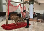 Jamin Keamanan Natal, Tim Jibom Gegana Brimob Polda NTB Sterilisasi Sejumlah Gereja